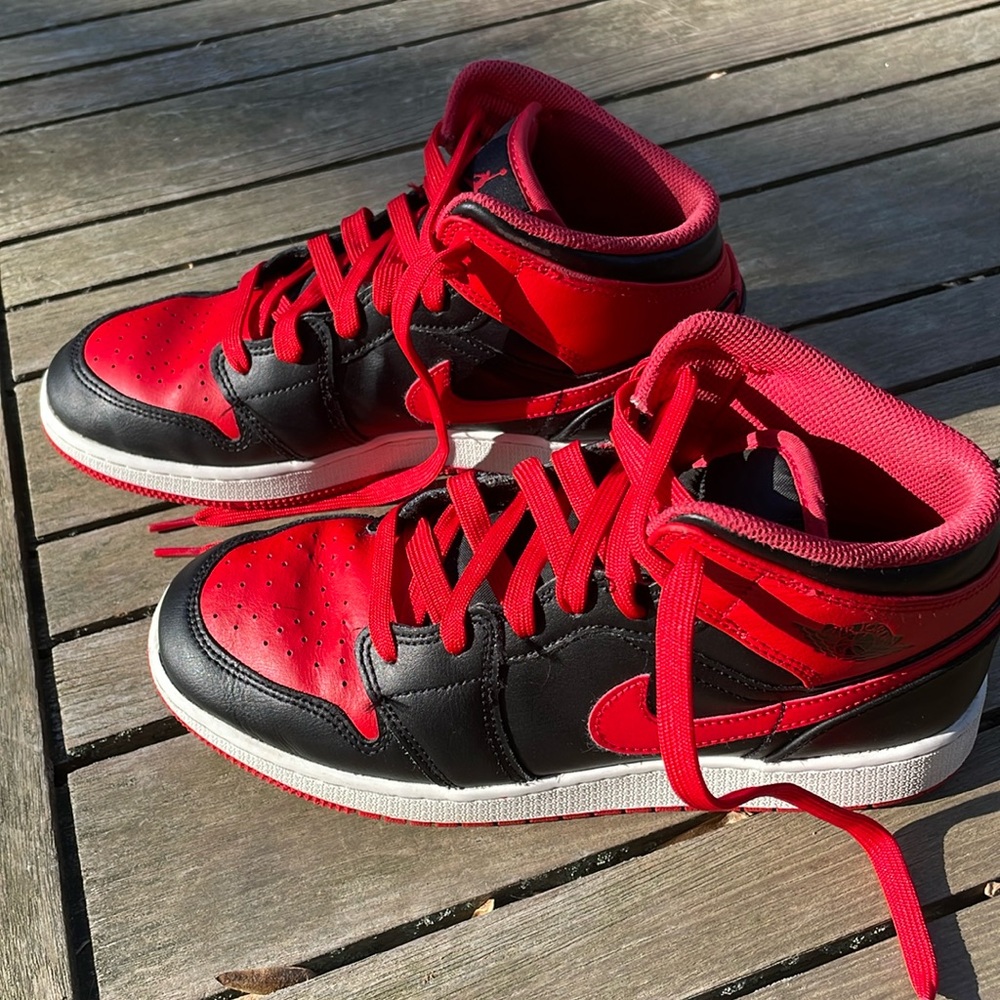 7Y Nike Air Jordan black and red